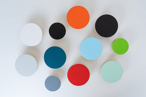 patère bois adhésive multicolore