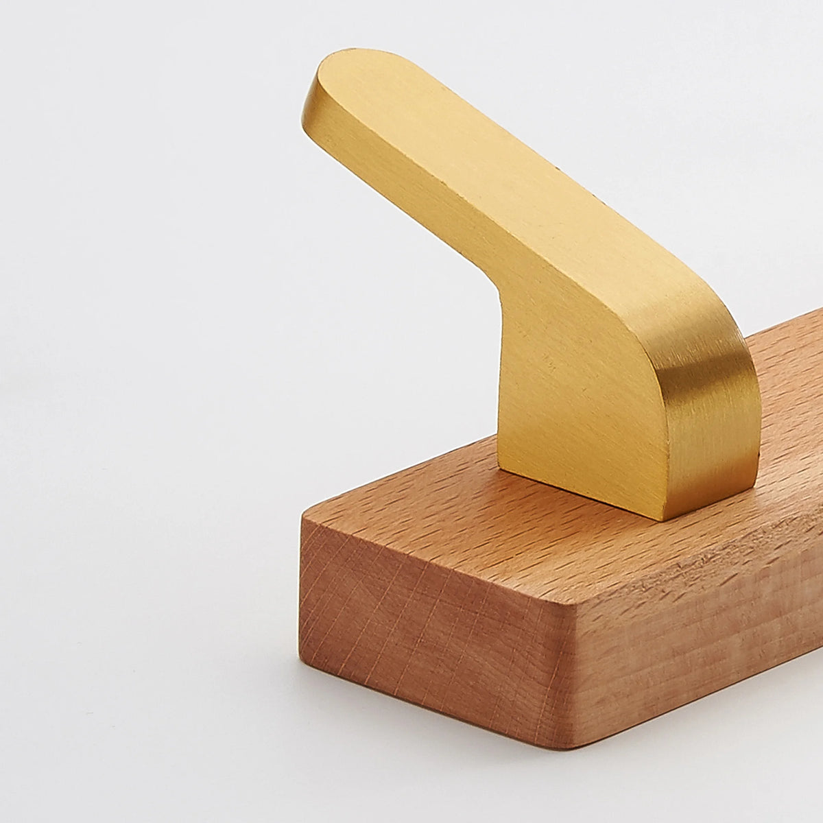 Le Porte Manteau en Bois "Doré"